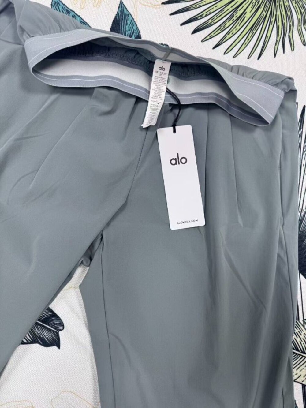 ⭐Steel Grey ALO Yoga Suit Up Trouser Relaxed Regular 30" Inseam🥌 - Picture 3 of 8